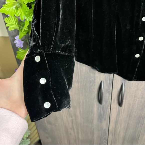 '💙2/$40💙Simplicity Velvety Button Up Top Size Large - Picture 6 of 14